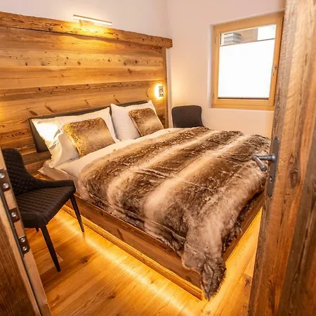 Palace Luxury Wellness And Boutique Ski-in-out Apartment *
