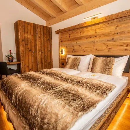 Palace Luxury Wellness And Boutique Ski-in-out Apartment *